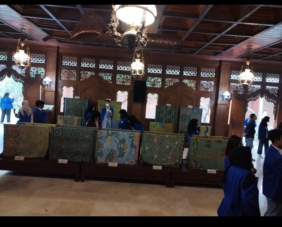 40. Kloter 2 menuju museum Batik Semarang 16